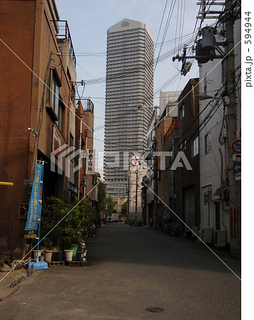 路地裏 高層ビル 下町 弁天町の写真素材