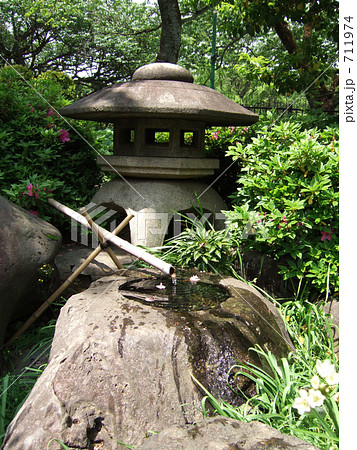 石灯籠 ししおどし 和 日本庭園の写真素材