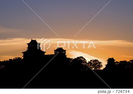 城 シルエット 熊本城 影の写真素材
