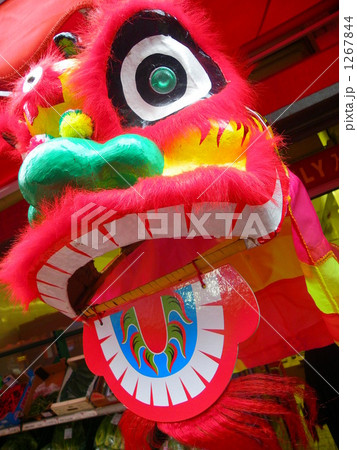 獅子舞 顔 正月 祭りの写真素材