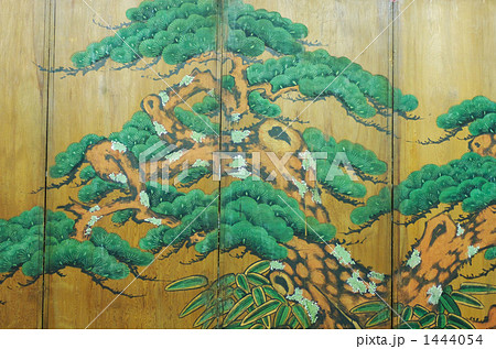 老い松 舞台の写真素材