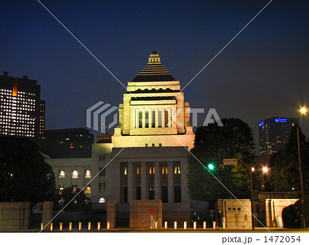 国会議事堂 夜 東京都 ライトアップの写真素材