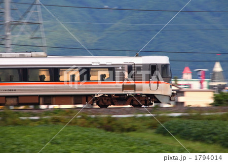 電車 しなの 大糸線 ３８３系の写真素材 Pixta