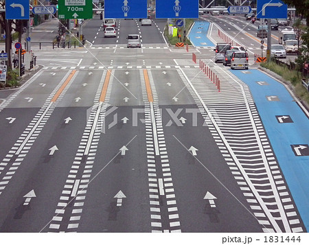 名古屋 道路 車線 広いの写真素材