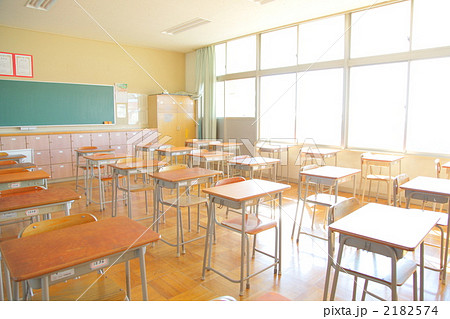 教室 画像 素材 - 学校：写真素材 「PICK UP! 明るく爽やかなスクールイメージ特集 