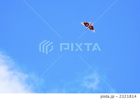凧 カイト 凧揚げ 空の写真素材