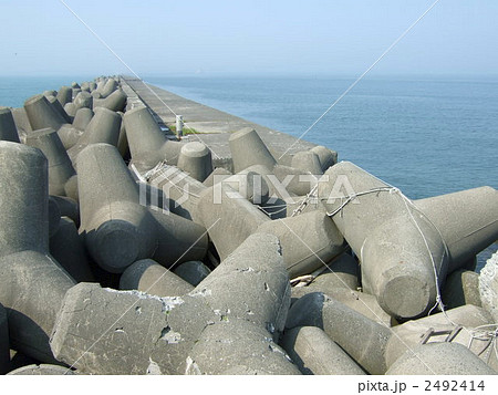 防波堤 消波ブロック テトラポット 苫小牧東港の写真素材