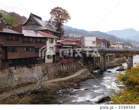崖家造り 町並みの写真素材 - PIXTA