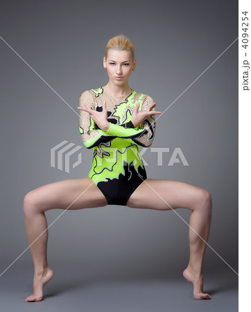 エアロビクス 女性 人物 レオタードの写真素材 - PIXTA