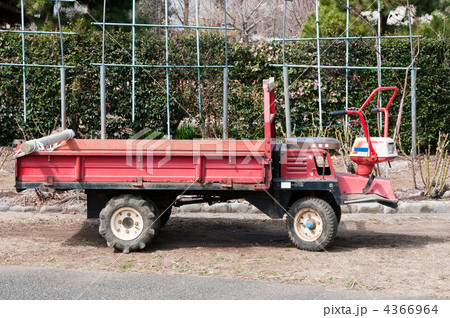 農作業用トラック 乗り物の写真素材