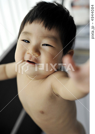 子供のヌード写真集 裸の子供の写真素材 [4944084] - PIXTA
