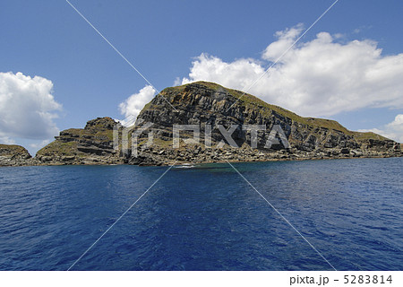 仲の神島の写真素材