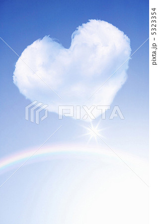 ハート 青空 雲 虹の写真素材