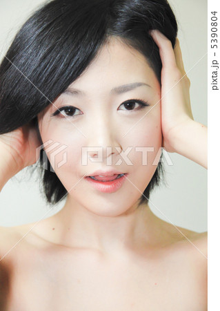 髪をかきあげる セクシーの写真素材