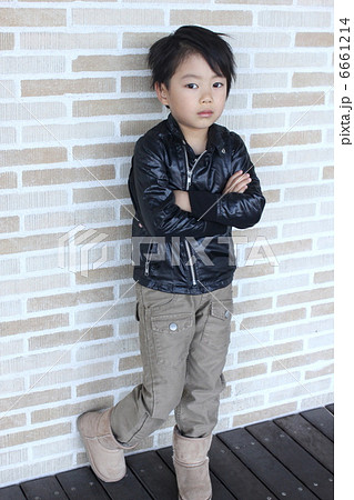 少年 男の子 ファッションモデル キッズモデルの写真素材