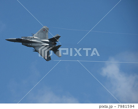 戦闘機 青空 F 15 ベイパー かっこいいの写真素材