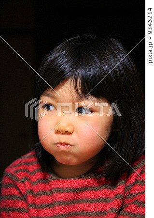 ふくれっ面 顔の写真素材