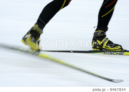 スキー靴 クロスカントリー スキー板 雪の写真素材