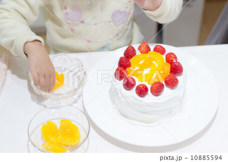 4歳 誕生日 ケーキ 手作りの写真素材