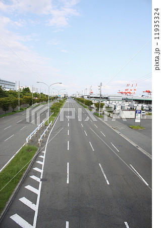 片側三車線道路の写真素材