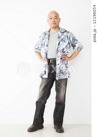 おじさん 中年 スキンヘッド 男性の写真素材 おじさん 中年 スキンヘッド 男性の写真素材