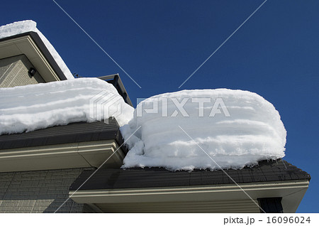 無落雪屋根の写真素材