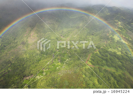 サークルレインボー 空撮 オアフ島 ハワイの写真素材