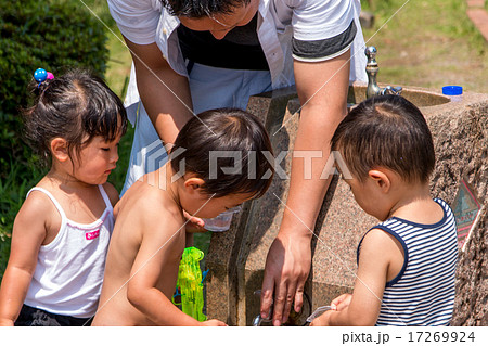 幼稚園 水遊び 裸 