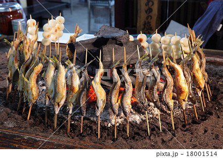 串刺し 鮎 塩焼き 焼き魚の写真素材