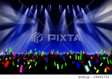 サイリウム ライブ 観客 ステージのイラスト素材 Pixta