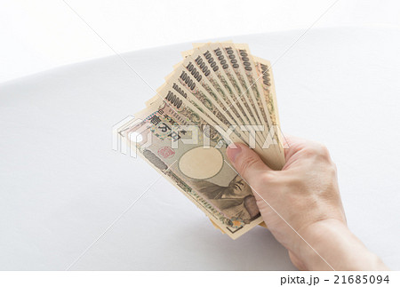 握りしめる 手の写真素材