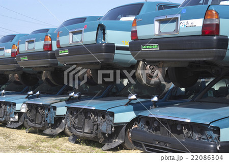 スクラップ 廃車 金属 自動車部品の写真素材