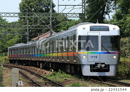 電車 列車 井の頭線 レインボーカラーの写真素材