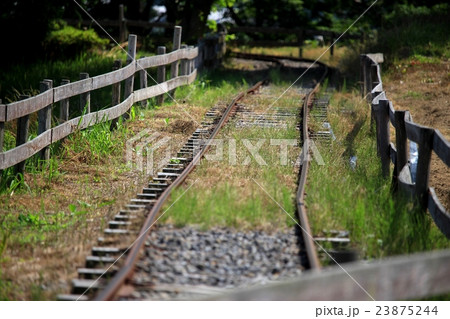 道 人生 道のり 下り坂の写真素材