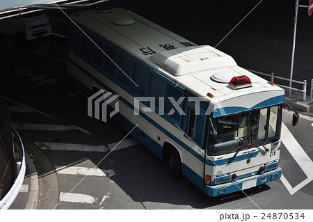 機動隊大型人員輸送車バスの写真素材