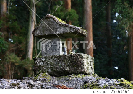 祠 神庫 宝倉 小祠の写真素材