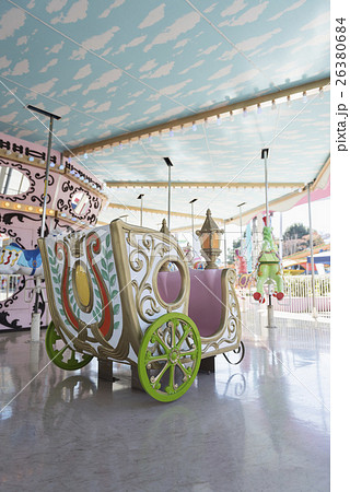 遊園地 テーマパーク メリーゴーランド 馬車の写真素材