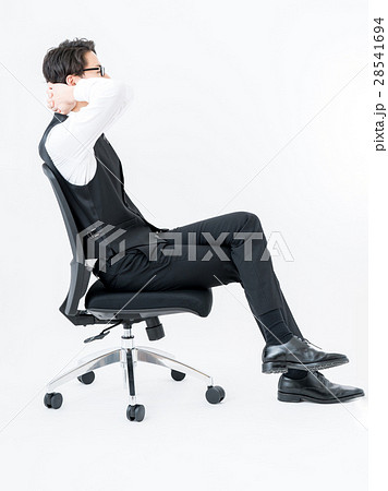 足組み 椅子 スーツの写真素材