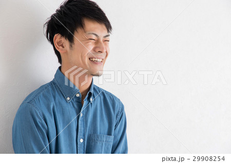 満面の笑み ポートレート 笑顔 男性の写真素材