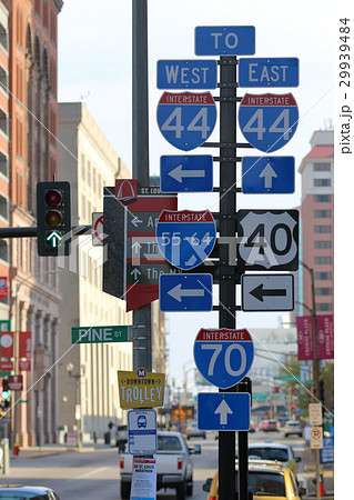 ミズーリ ハイウェイ 高速道路 標識の写真素材