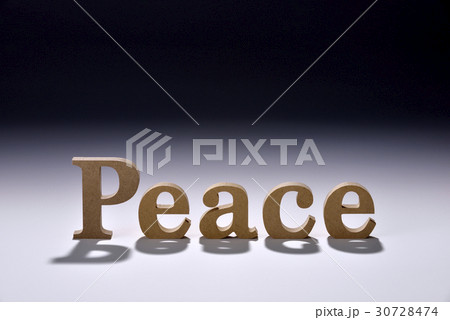 影 英文字 英語 Peaceの写真素材