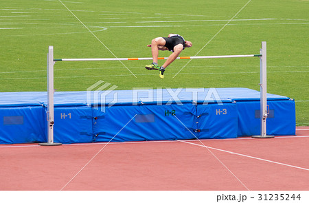 背面跳び 陸上競技の写真素材