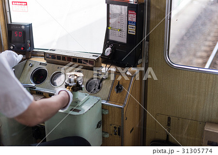 電車 運転席 運転台 レバーの写真素材 - PIXTA