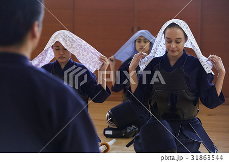 女の子 剣道部 剣道 手ぬぐいの写真素材