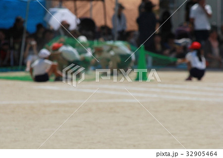 網 運動会 障害物競走 ネットの写真素材