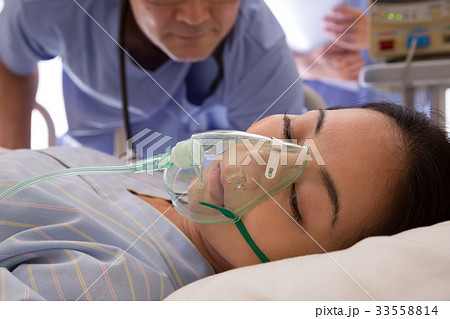 酸素マスク 病院の写真素材