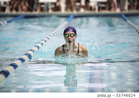 平泳ぎの写真素材