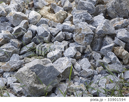 バラス ばらす 砕石 砂利の写真素材