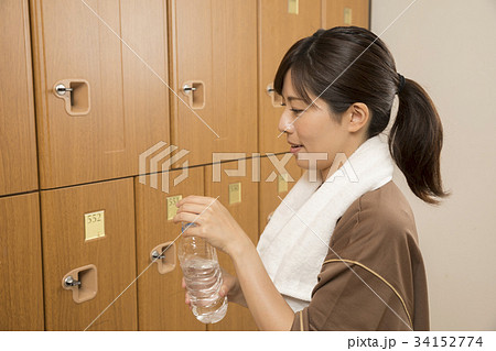 女子ロッカー 女子更衣室の写真素材 - PIXTA