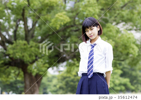 高校生 女子高生 女の子 夏の写真素材
